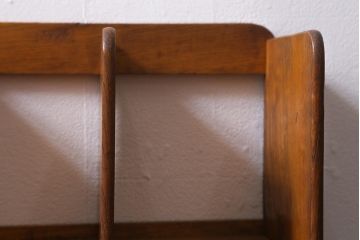 アンティーク雑貨　栓材　レトロな雰囲気が魅力の引き出し付きブックスタンド(本立て)(R-040912)