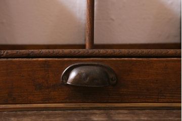 アンティーク雑貨　栓材　レトロな雰囲気が魅力の引き出し付きブックスタンド(本立て)(R-040912)