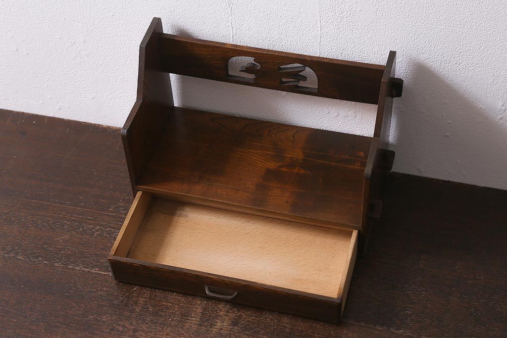 アンティーク雑貨　和製アンティーク　栓材　楔(くさび)式　透かし彫りが目をひくブックスタンド(本立て、引き出し付き)(R-040917)