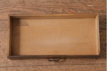 アンティーク雑貨　和製アンティーク　栓材　楔(くさび)式　透かし彫りが目をひくブックスタンド(本立て、引き出し付き)(R-040917)