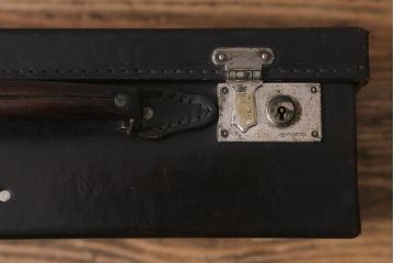 ヴィンテージ雑貨　本革　黒いレザーが格好いいトランク(鞄、カバン、収納、ディスプレイ、ビンテージ)(R-040919)