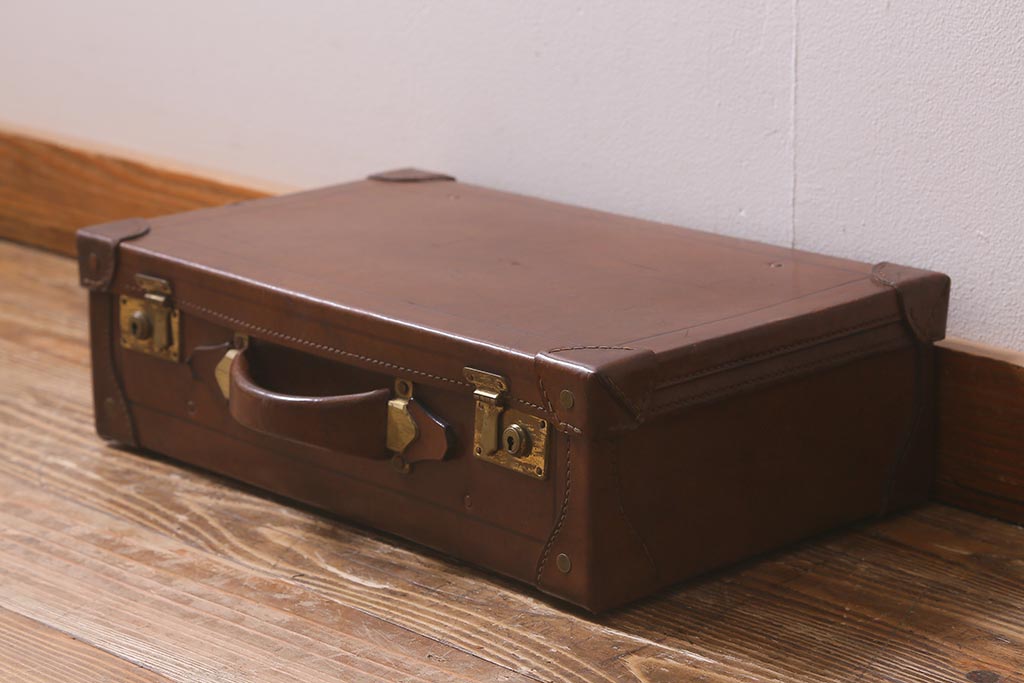 ヴィンテージ　レトロな魅力が漂うトランク(鞄、カバン、収納、ディスプレイ、ビンテージ)(R-040920)