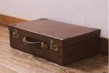 ヴィンテージ　レトロな魅力が漂うトランク(鞄、カバン、収納、ディスプレイ、ビンテージ)(R-040920)