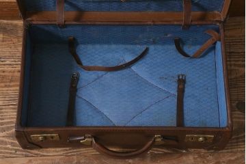 ヴィンテージ　レトロな魅力が漂うトランク(鞄、カバン、収納、ディスプレイ、ビンテージ)(R-040920)