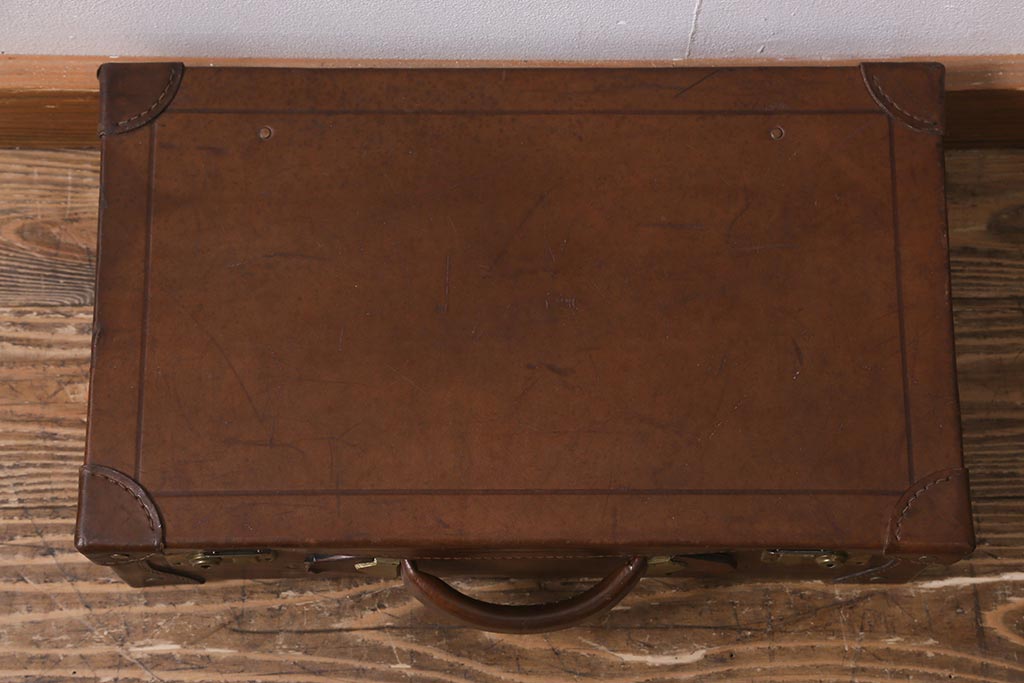 ヴィンテージ　レトロな魅力が漂うトランク(鞄、カバン、収納、ディスプレイ、ビンテージ)(R-040920)