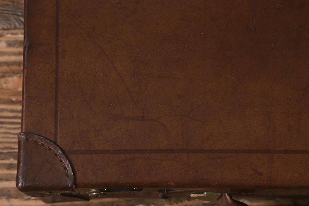 ヴィンテージ　レトロな魅力が漂うトランク(鞄、カバン、収納、ディスプレイ、ビンテージ)(R-040920)