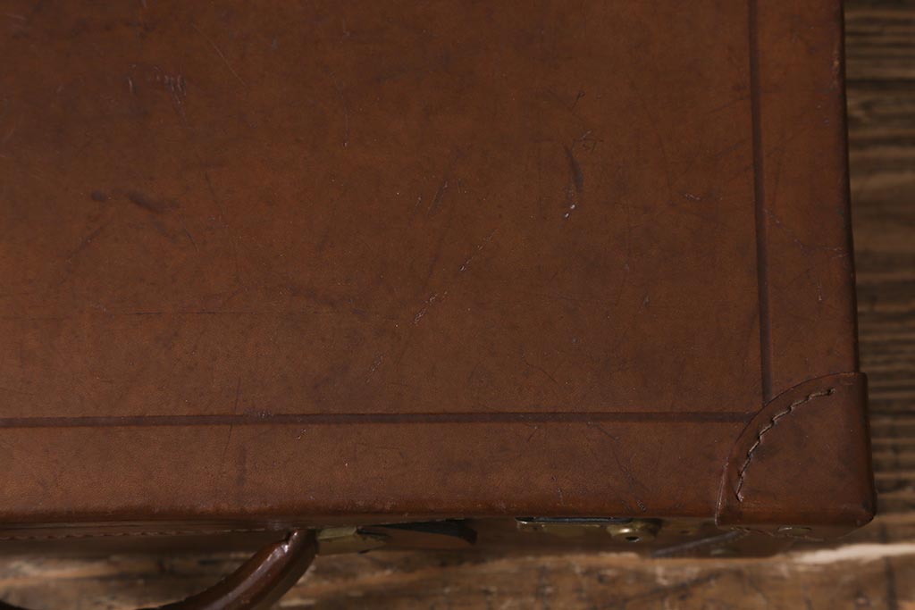 ヴィンテージ　レトロな魅力が漂うトランク(鞄、カバン、収納、ディスプレイ、ビンテージ)(R-040920)