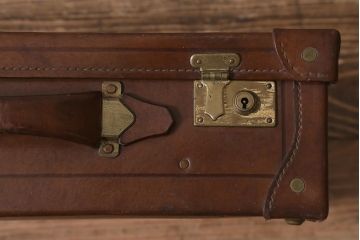 ヴィンテージ　レトロな魅力が漂うトランク(鞄、カバン、収納、ディスプレイ、ビンテージ)(R-040920)