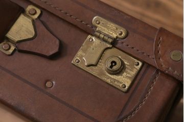 ヴィンテージ　レトロな魅力が漂うトランク(鞄、カバン、収納、ディスプレイ、ビンテージ)(R-040920)