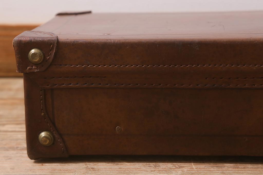 ヴィンテージ　レトロな魅力が漂うトランク(鞄、カバン、収納、ディスプレイ、ビンテージ)(R-040920)