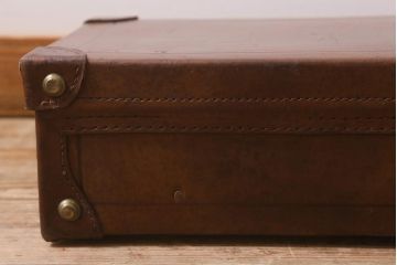 ヴィンテージ　レトロな魅力が漂うトランク(鞄、カバン、収納、ディスプレイ、ビンテージ)(R-040920)