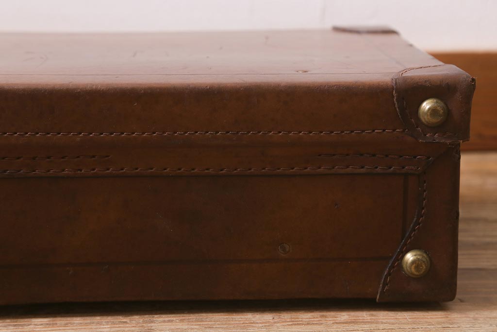 ヴィンテージ　レトロな魅力が漂うトランク(鞄、カバン、収納、ディスプレイ、ビンテージ)(R-040920)