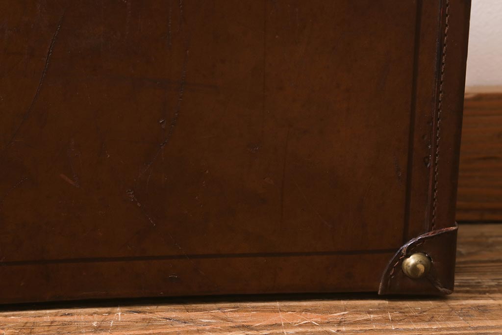 ヴィンテージ　レトロな魅力が漂うトランク(鞄、カバン、収納、ディスプレイ、ビンテージ)(R-040920)