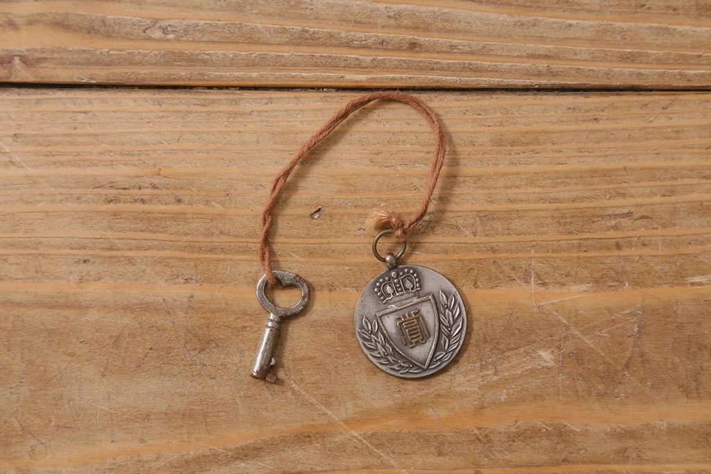 ヴィンテージ　レトロな魅力が漂うトランク(鞄、カバン、収納、ディスプレイ、ビンテージ)(R-040920)