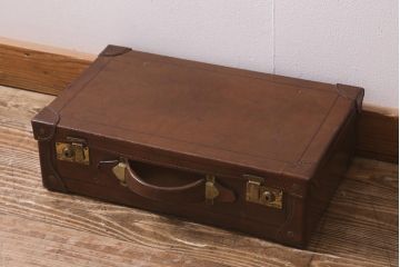 ヴィンテージ雑貨　レトロな魅力が漂うトランク(鞄、カバン、収納、ディスプレイ、ビンテージ)(R-040920)