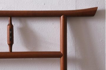 アンティーク家具　桑材　和風インテリアにおすすめなフック付きの便利な衣桁(着物掛け、ハンガーラック)(R-040921)