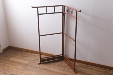 アンティーク家具　桑材　透かしがおしゃれなフック付きの便利な衣桁(着物掛け、ハンガーラック)(R-040922)