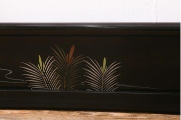 アンティーク家具　漆塗り　黒塗りがモダンなフック付きの便利な衣桁(着物掛け、ハンガーラック)(R-040923)