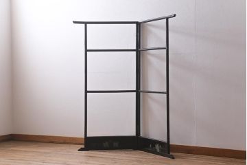 アンティーク家具　漆塗り　黒塗りがモダンなフック付きの便利な衣桁(着物掛け、ハンガーラック)(R-040923)