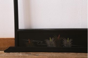 アンティーク家具　漆塗り　黒塗りがモダンなフック付きの便利な衣桁(着物掛け、ハンガーラック)(R-040923)