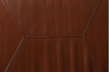 中古　九州民芸家具　本革　総ケヤキ材　漆塗り　上質な雰囲気漂う1人掛けソファ(定価30万円)(1Pソファ、椅子、アームチェア)(R-040925)