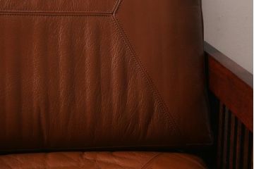 中古　九州民芸家具　本革　総ケヤキ材　漆塗り　上質な雰囲気漂う1人掛けソファ(定価30万円)(1Pソファ、椅子、アームチェア)(R-040925)