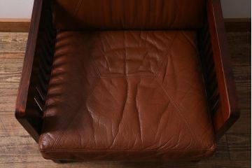 中古　九州民芸家具　本革　総ケヤキ材　漆塗り　上質な雰囲気漂う1人掛けソファ(定価30万円)(1Pソファ、椅子、アームチェア)(R-040925)