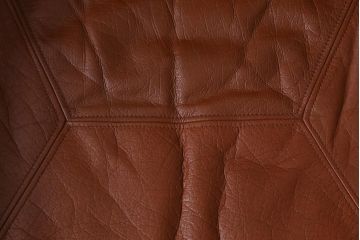 中古　九州民芸家具　本革　総ケヤキ材　漆塗り　上質な雰囲気漂う1人掛けソファ(定価30万円)(1Pソファ、椅子、アームチェア)(R-040925)