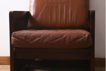 中古　九州民芸家具　本革　総ケヤキ材　漆塗り　上質な雰囲気漂う1人掛けソファ(定価30万円)(1Pソファ、椅子、アームチェア)(R-040925)