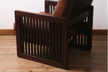 中古　九州民芸家具　本革　総ケヤキ材　漆塗り　上質な雰囲気漂う1人掛けソファ(定価30万円)(1Pソファ、椅子、アームチェア)(R-040925)