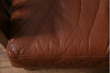 中古　九州民芸家具　本革　総ケヤキ材　漆塗り　上質な雰囲気漂う1人掛けソファ(定価30万円)(1Pソファ、椅子、アームチェア)(R-040926)