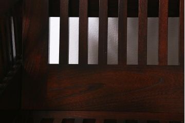 中古　九州民芸家具　本革　総ケヤキ材　漆塗り　上質な雰囲気漂う1人掛けソファ(定価30万円)(1Pソファ、椅子、アームチェア)(R-040927)