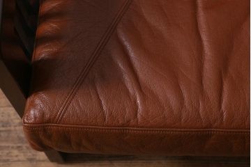 中古　九州民芸家具　本革　総ケヤキ材　漆塗り　上質な雰囲気漂う1人掛けソファ(定価30万円)(1Pソファ、椅子、アームチェア)(R-040928)