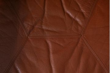 中古　九州民芸家具　本革　総ケヤキ材　漆塗り　上質な雰囲気漂う1人掛けソファ(定価30万円)(1Pソファ、椅子、アームチェア)(R-040928)