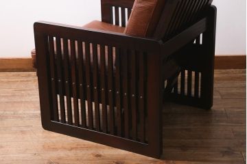 中古　九州民芸家具　本革　総ケヤキ材　漆塗り　上質な雰囲気漂う1人掛けソファ(定価30万円)(1Pソファ、椅子、アームチェア)(R-040928)