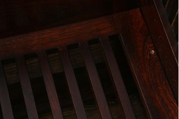 中古　九州民芸家具　本革　総ケヤキ材　漆塗り　上質な雰囲気漂う1人掛けソファ(定価30万円)(1Pソファ、椅子、アームチェア)(R-040928)