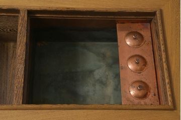ビンテージ　民芸家具　鉄刀木(タガヤサン)材　内部銅製　杢目が美しい関西火鉢(囲炉裏、ローテーブル、長火鉢、座卓、リビングテーブル)(R-040929)