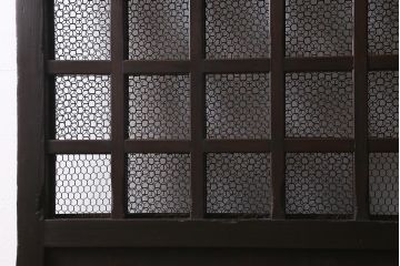 アンティーク建具　明治大正期　亀甲金網　和の風情溢れる格子蔵戸(引き戸、建具、玄関戸)(R-040930)