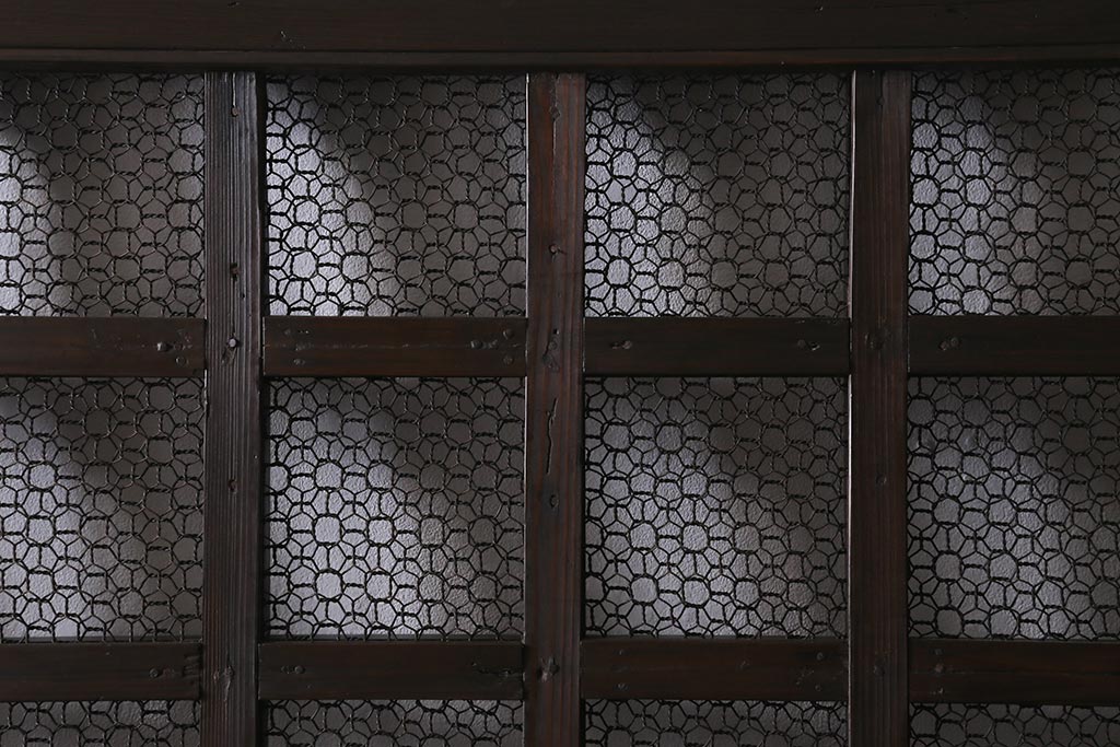 アンティーク建具　明治大正期　亀甲金網　和の風情溢れる格子蔵戸(引き戸、建具、玄関戸)(R-040930)