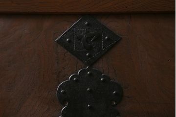 アンティーク建具　明治大正期　総ケヤキ材　亀甲金網　和の風情溢れる格子蔵戸(引き戸、建具、玄関戸)(R-040931)