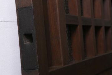 アンティーク建具　明治大正期　総ケヤキ材　亀甲金網　和の風情溢れる格子蔵戸(引き戸、建具、玄関戸)(R-040931)