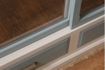 ペイント家具　大正昭和初期　三方ガラス　天板リメイク　フレンチスタイルにおすすめなガラスケース(ショーケース、陳列棚、飾り棚)(R-040936)