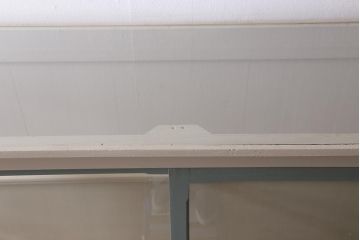 ペイント家具　大正昭和初期　三方ガラス　天板リメイク　フレンチスタイルにおすすめなガラスケース(ショーケース、陳列棚、飾り棚)(R-040936)