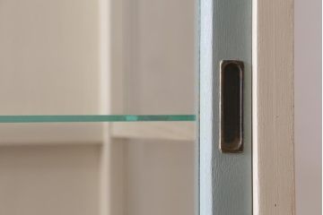 ペイント家具　大正昭和初期　三方ガラス　天板リメイク　フレンチスタイルにおすすめなガラスケース(ショーケース、陳列棚、飾り棚)(R-040936)