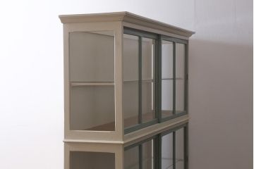 ペイント家具　大正昭和初期　三方ガラス　天板リメイク　フレンチスタイルにおすすめなガラスケース(ショーケース、陳列棚、飾り棚)(R-040936)
