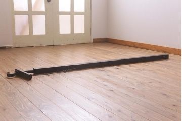 アンティーク雑貨　古民具・骨董　江戸明治期　燻された木の風合いが魅力の自在鉤(じざいかぎ、古道具)(R-040996)