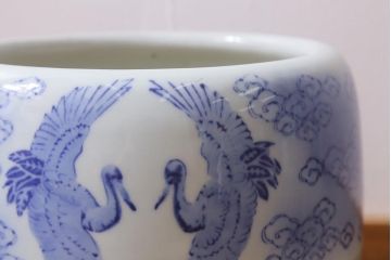 アンティーク雑貨　和製アンティーク　鶴の図　淡い色味が優しげな瀬戸火鉢(鉢カバー)(R-040998)