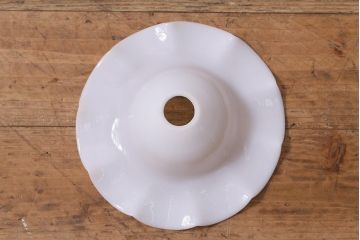 イギリスヴィンテージ照明　乳白色フリルシェードのペンダントライト(ランプシェード、天井照明、ビンテージ)(R-041011)