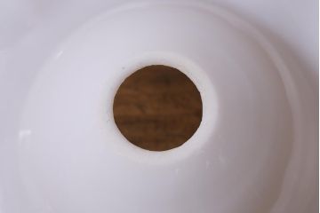 イギリスヴィンテージ照明　乳白色フリルシェードのペンダントライト(ランプシェード、天井照明、ビンテージ)(R-041011)