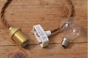 イギリスヴィンテージ照明　乳白色フリルシェードのペンダントライト(ランプシェード、天井照明、ビンテージ)(R-041011)